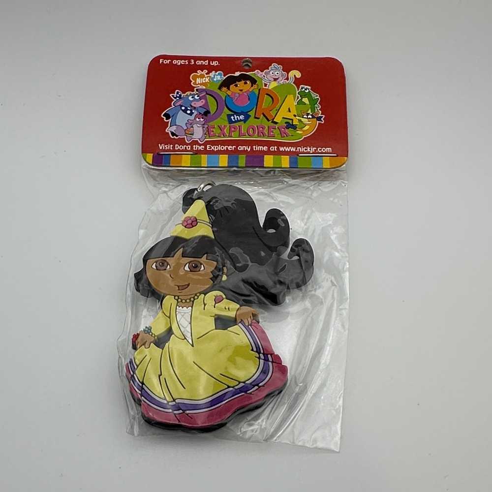 Nickelodeon Dora the Explorer “Dora’s Fairytale Adventure” Keychain NWT